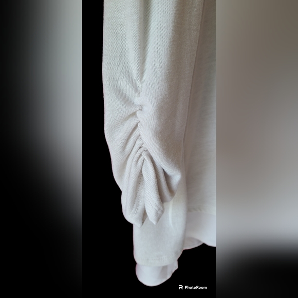 NWT Grace Elements Size Large Light Grey  3/4 Sleeve Top, Layering Back - Picture 3 of 6